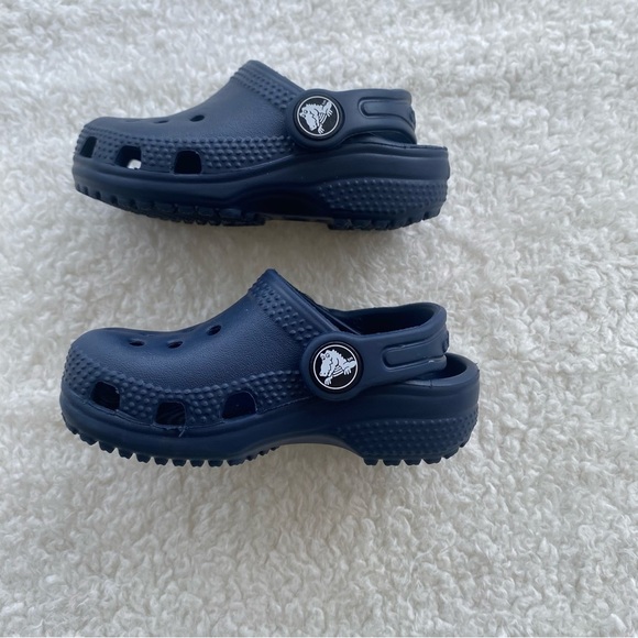 Toddler Navy Blue Crocs - Picture 6 of 6